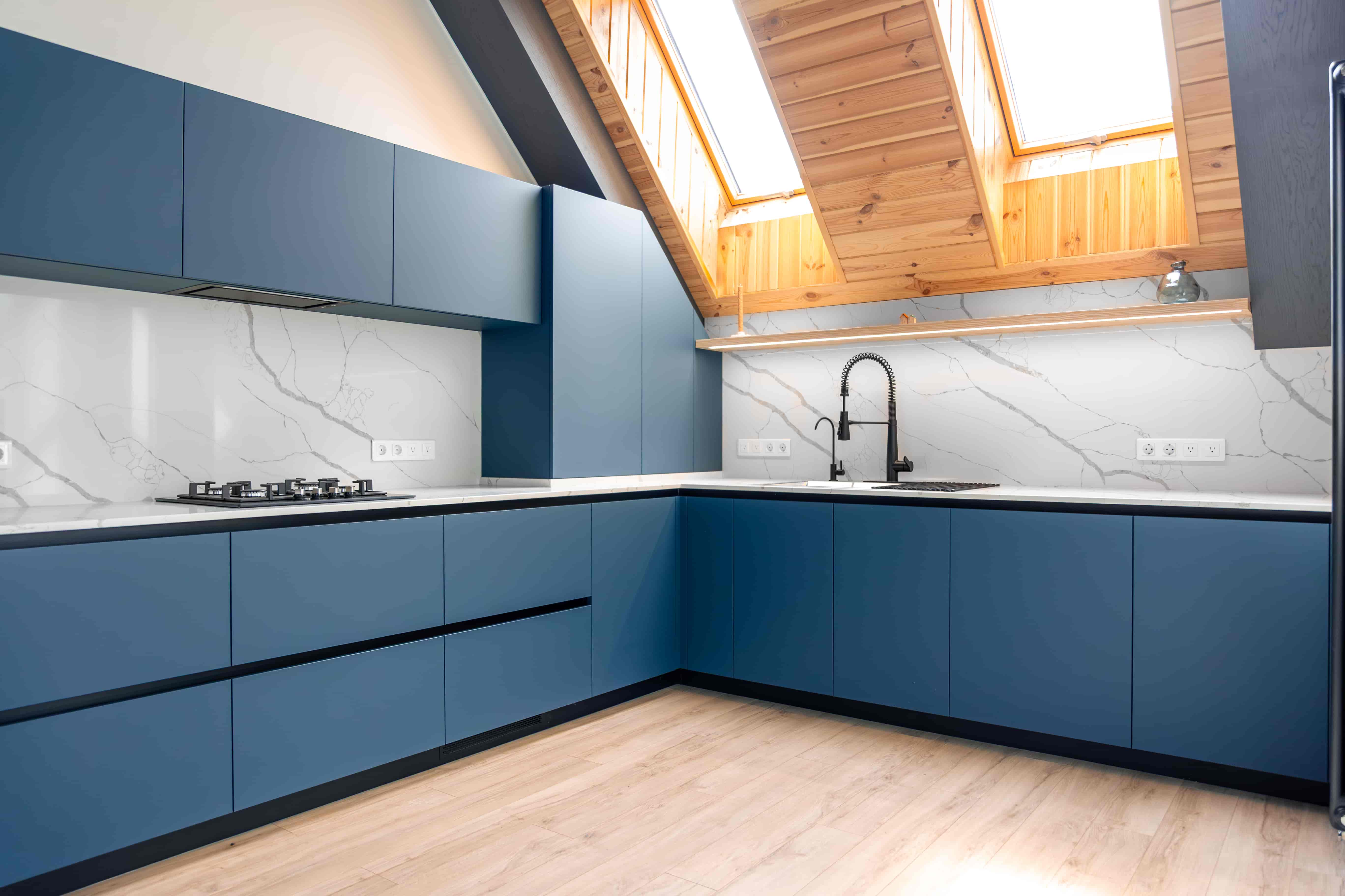 Kitchen & Dining